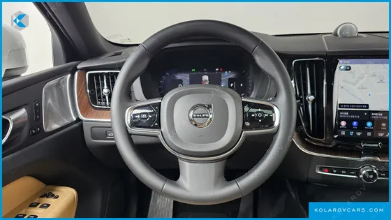 VOLVO XC60 B5 ULTIMATE BRIGHT