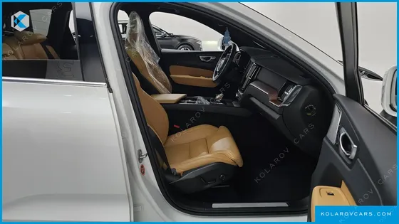 VOLVO XC60 B5 ULTIMATE BRIGHT