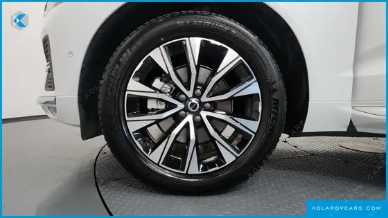 VOLVO XC60 B5 ULTIMATE BRIGHT