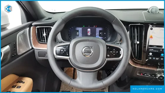 VOLVO XC60 B5 ULTIMATE BRIGHT
