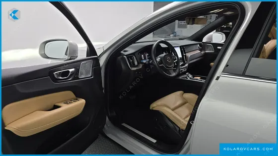 VOLVO XC60 B5 INSCRIPTION