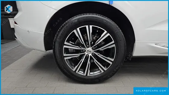 VOLVO XC60 B5 INSCRIPTION