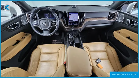 VOLVO XC60 B5 INSCRIPTION