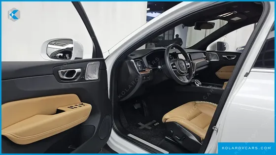 VOLVO XC60 B5 INSCRIPTION