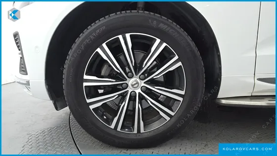 VOLVO XC60 B5 INSCRIPTION