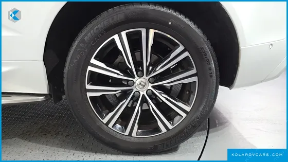 VOLVO XC60 B5 INSCRIPTION