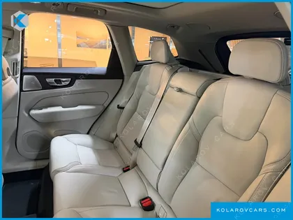 VOLVO XC60 B5 ULTRA BRIGHT