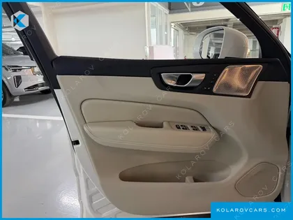 VOLVO XC60 B5 ULTRA BRIGHT