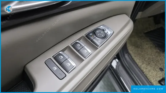 KIA CARNIVAL GASOLINE 5 SEATER WHEELCHAIR LIFT