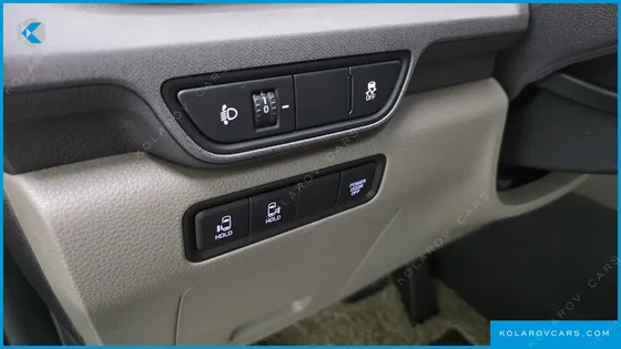 KIA CARNIVAL GASOLINE 5 SEATER WHEELCHAIR LIFT