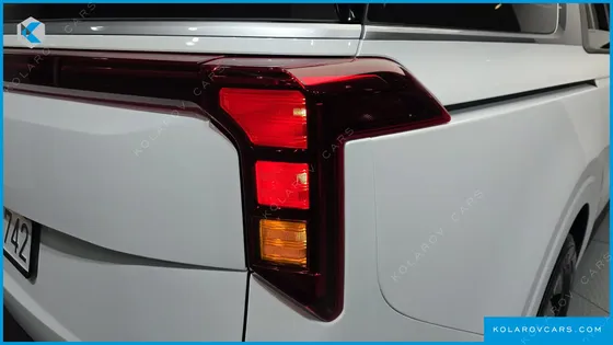 KIA CARNIVAL HEV 9 SEATER PRESTIGE