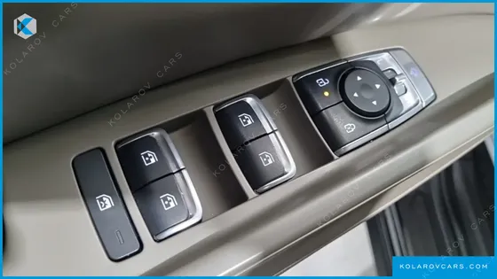 KIA CARNIVAL GASOLINE 9-SEATER NOBLESSE