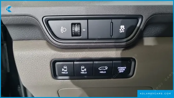 KIA CARNIVAL GASOLINE 9-SEATER NOBLESSE