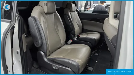 KIA CARNIVAL GASOLINE 9-SEATER SIGNATURE