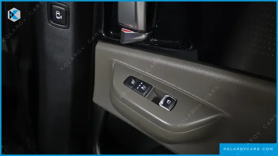 KIA CARNIVAL GASOLINE 9-SEATER SIGNATURE