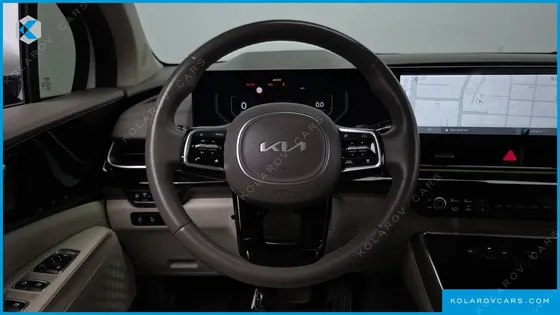 KIA CARNIVAL GASOLINE 9-SEATER SIGNATURE