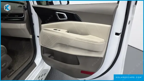 KIA CARNIVAL GASOLINE 9-SEATER SIGNATURE