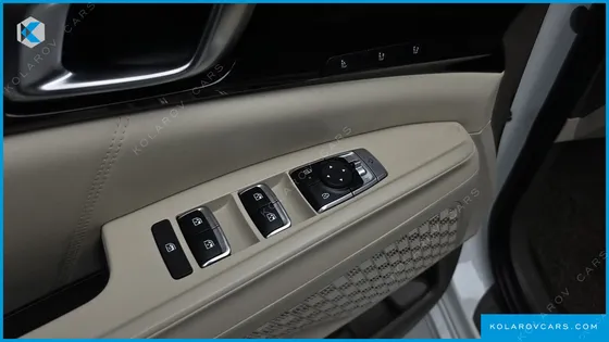 KIA CARNIVAL GASOLINE 9-SEATER SIGNATURE