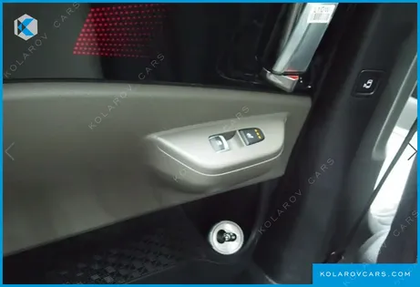 KIA CARNIVAL GASOLINE 9-SEATER SIGNATURE