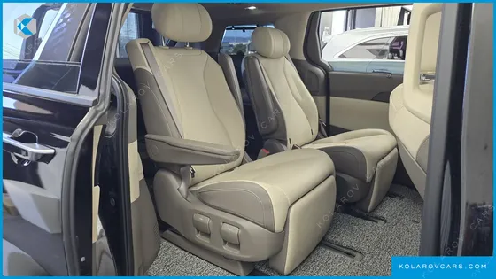 KIA CARNIVAL GASOLINE 7-SEATER GRAVITY
