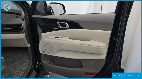 KIA CARNIVAL GASOLINE 7-SEATER GRAVITY