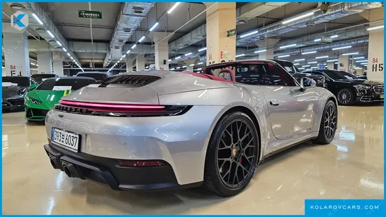 PORSCHE 911 CARRERA 4 GTS CABRIOLET