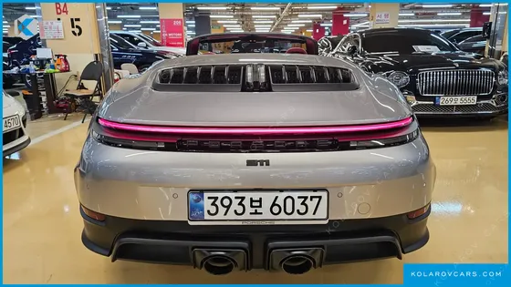 PORSCHE 911 CARRERA 4 GTS CABRIOLET