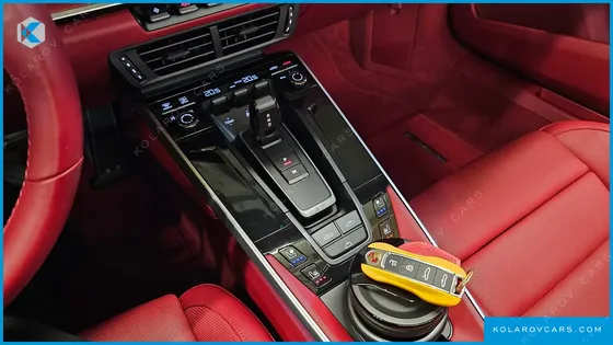 PORSCHE 911 CARRERA 4 GTS CABRIOLET