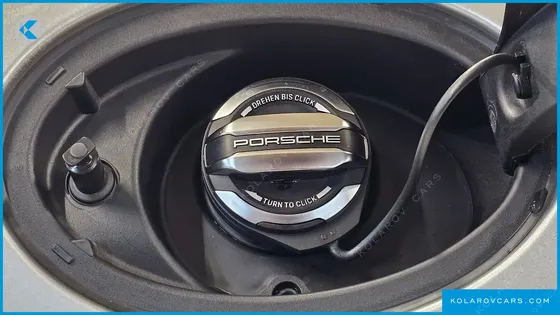 PORSCHE 911 CARRERA 4 GTS CABRIOLET