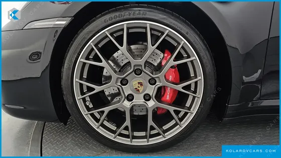 PORSCHE 911 CARRERA 4S