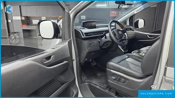 HYUNDAI STARIA CARGO 5-SEATER