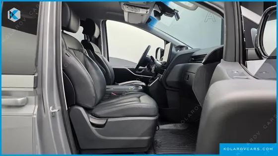 HYUNDAI STARIA CARGO 5-SEATER