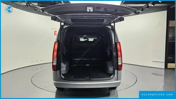 HYUNDAI STARIA CARGO 5-SEATER