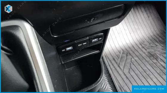 HYUNDAI STARIA L3.5 CARGO 5-SEATER