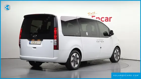 HYUNDAI STARIA 4WD TOURER 9-SEATER