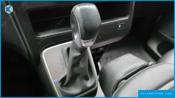 HYUNDAI STARIA 4WD TOURER 9-SEATER