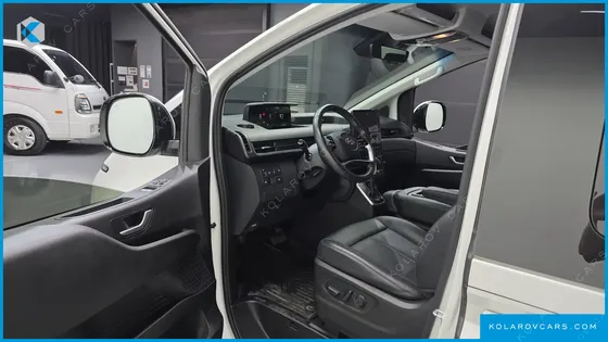 HYUNDAI STARIA 4WD TOURER 9-SEATER