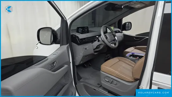 HYUNDAI STARIA HEV 1.6 LOUNGE 7-SEATER