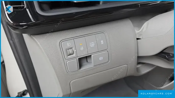 HYUNDAI STARIA HEV 1.6 LOUNGE 7-SEATER