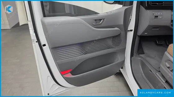 HYUNDAI STARIA HEV 1.6 LOUNGE 7-SEATER