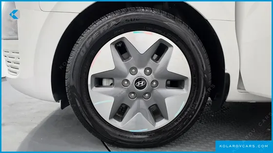 HYUNDAI STARIA 4WD TOURER 9-SEATER