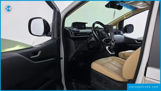 HYUNDAI STARIA 4WD TOURER 9-SEATER