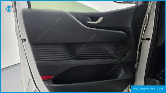 HYUNDAI STARIA 4WD TOURER 9-SEATER