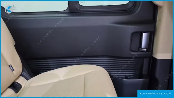 HYUNDAI STARIA 4WD TOURER 9-SEATER
