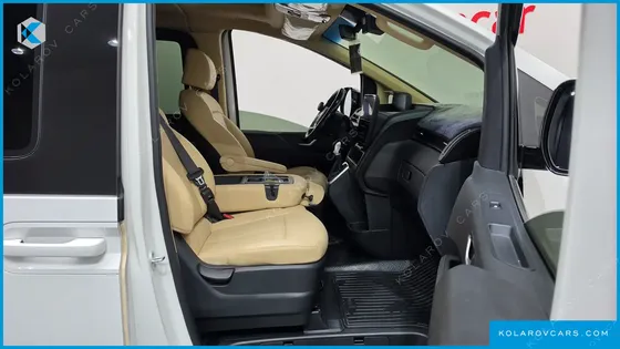 HYUNDAI STARIA 4WD TOURER 9-SEATER