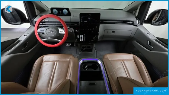 HYUNDAI STARIA 4WD LOUNGE 9-SEATER