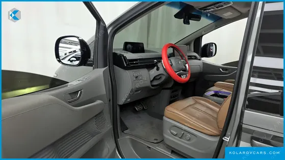HYUNDAI STARIA 4WD LOUNGE 9-SEATER