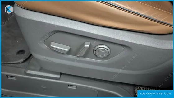 HYUNDAI STARIA 4WD LOUNGE 9-SEATER