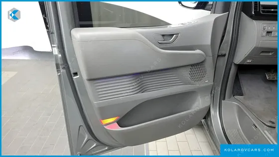 HYUNDAI STARIA 4WD LOUNGE 9-SEATER