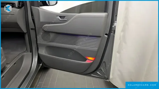 HYUNDAI STARIA 4WD LOUNGE 9-SEATER